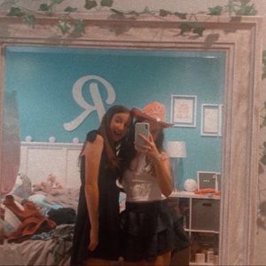 Meet your Posher, Thea